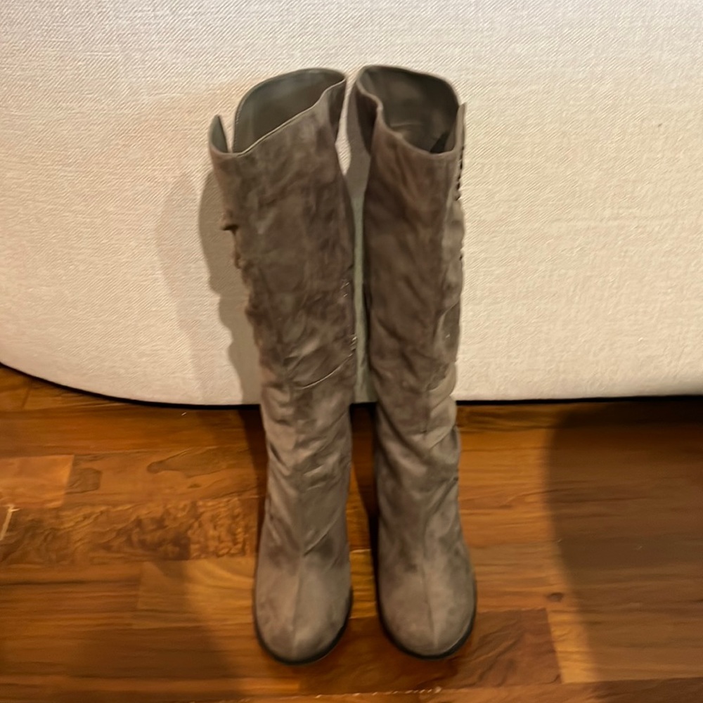 Mia Gray wedge healed boots size 9.5